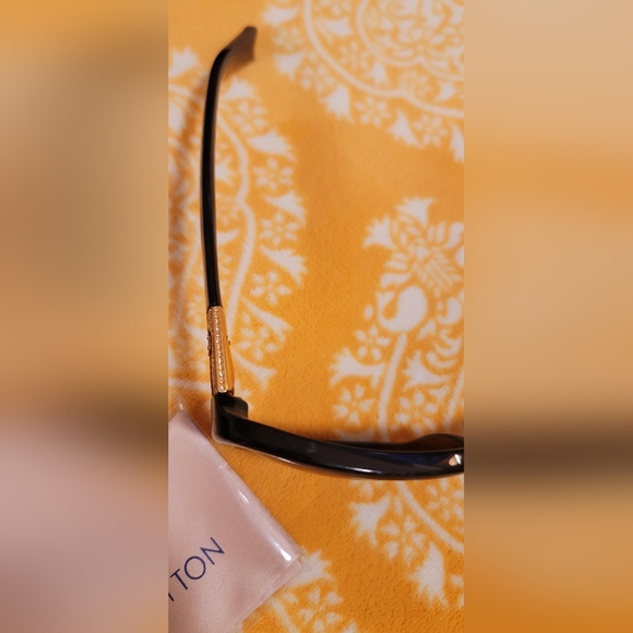 Authentic LOUIS VUITTON Brown Glitter Frame Heather Strass Sunglasses, Tortoise - Picture 8 of 16